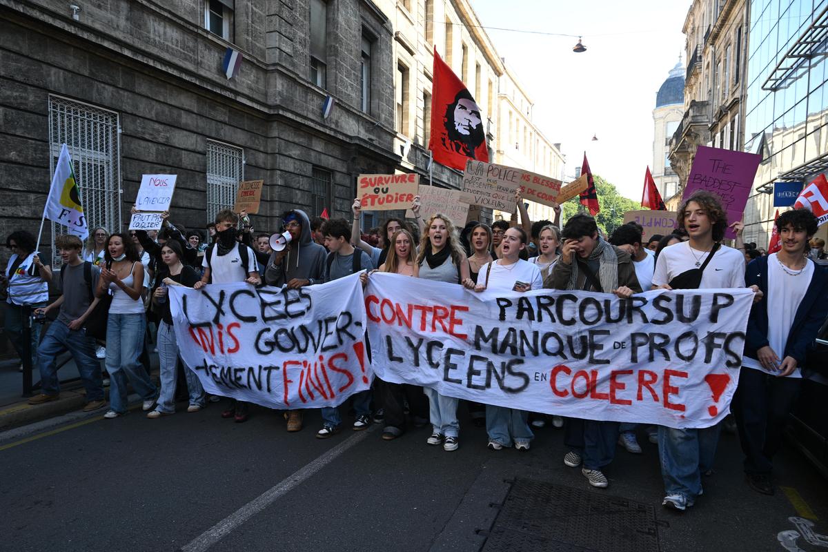 The High School Students Union said 1,800 high schools were blockaded: A practical reader guide