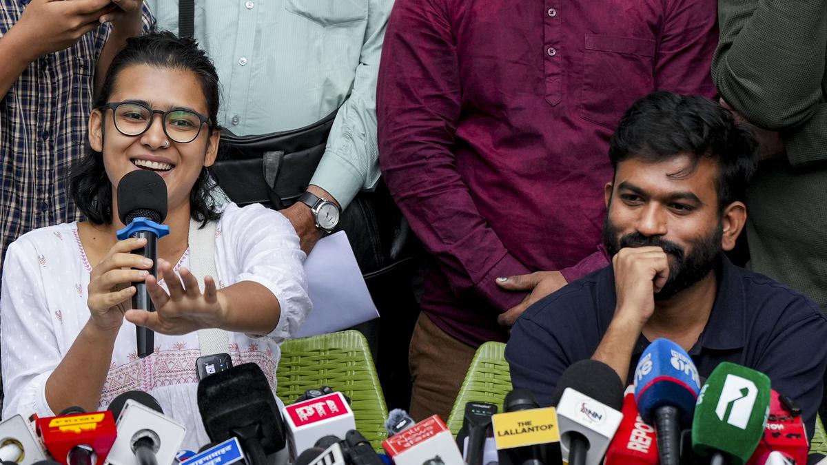 Delhi Police allows flag-waving by select group, urges public to stay: A practical reader guide