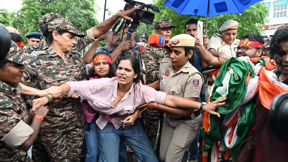 Delhi Police allows flag-waving by select group, urges public to stay: A practical reader guide