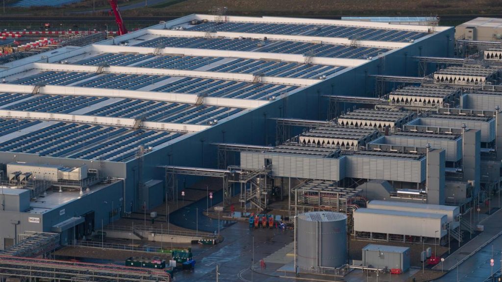 First Nation community in Canada uses data centre to preserve its: A practical reader guide