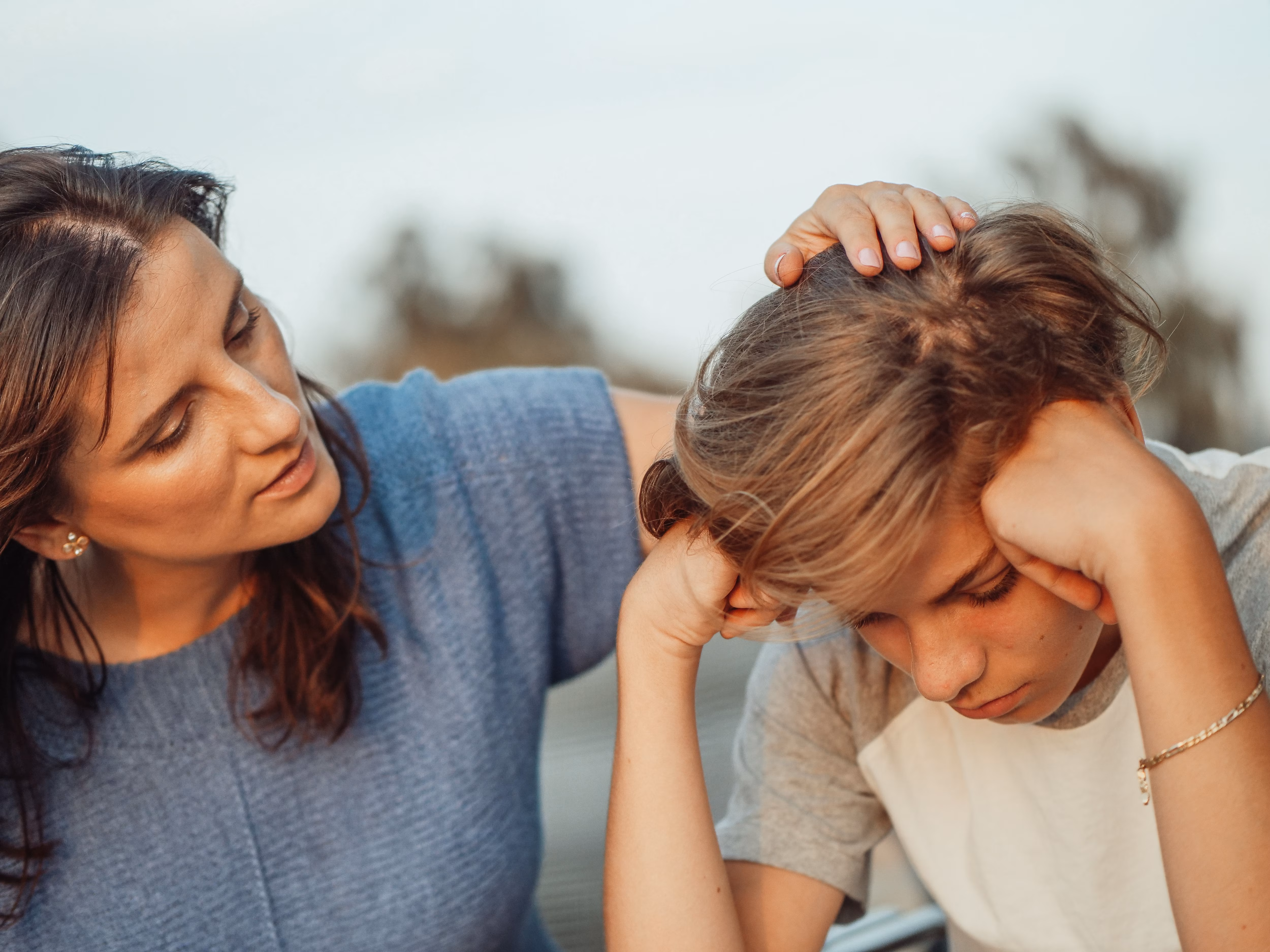 To tell the mood fluctuations apart from depression , three questions: A practical reader guide
